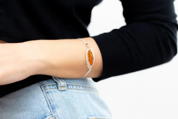 Modern Amber Chain Bracelet - Image 14