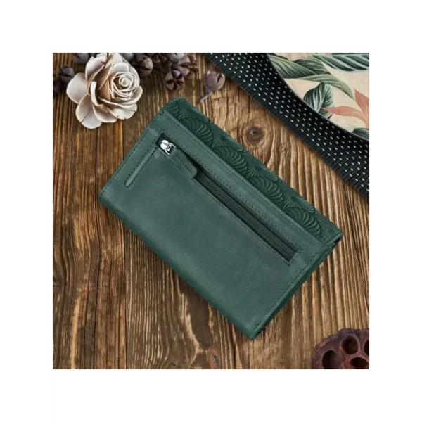 Vibrant & Chic Leather Women's Wallets - Image 12