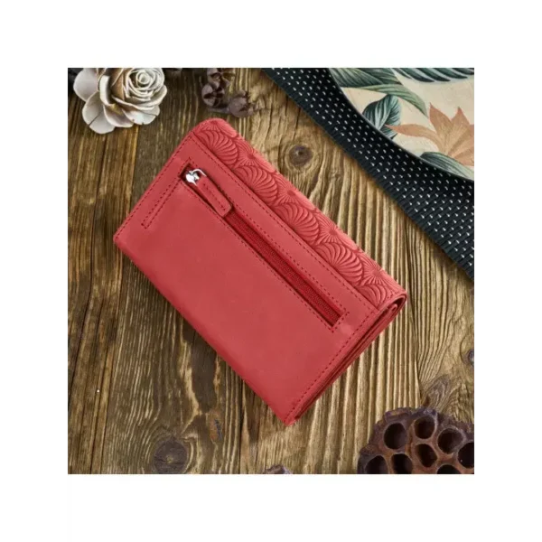 Vibrant & Chic Leather Women's Wallets - Image 3