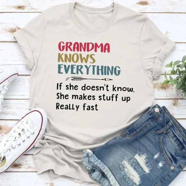 Grandma Knows Everything T-Shirt - Image 7