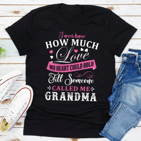 I Never Knew How Much Love My Heart Could Hold Till Someone Called Me Grandma T-Shirt